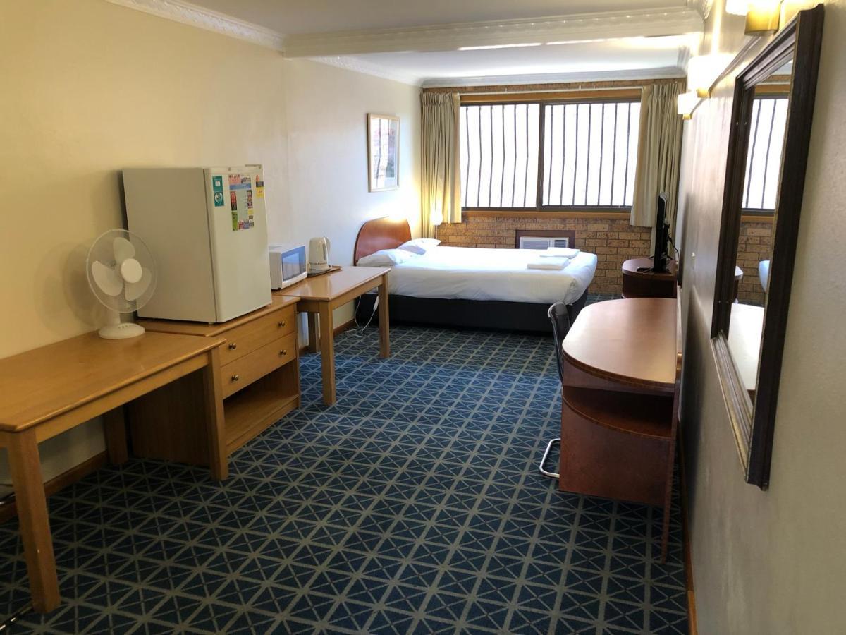 Canberra Lyneham Motor Inn المظهر الخارجي الصورة