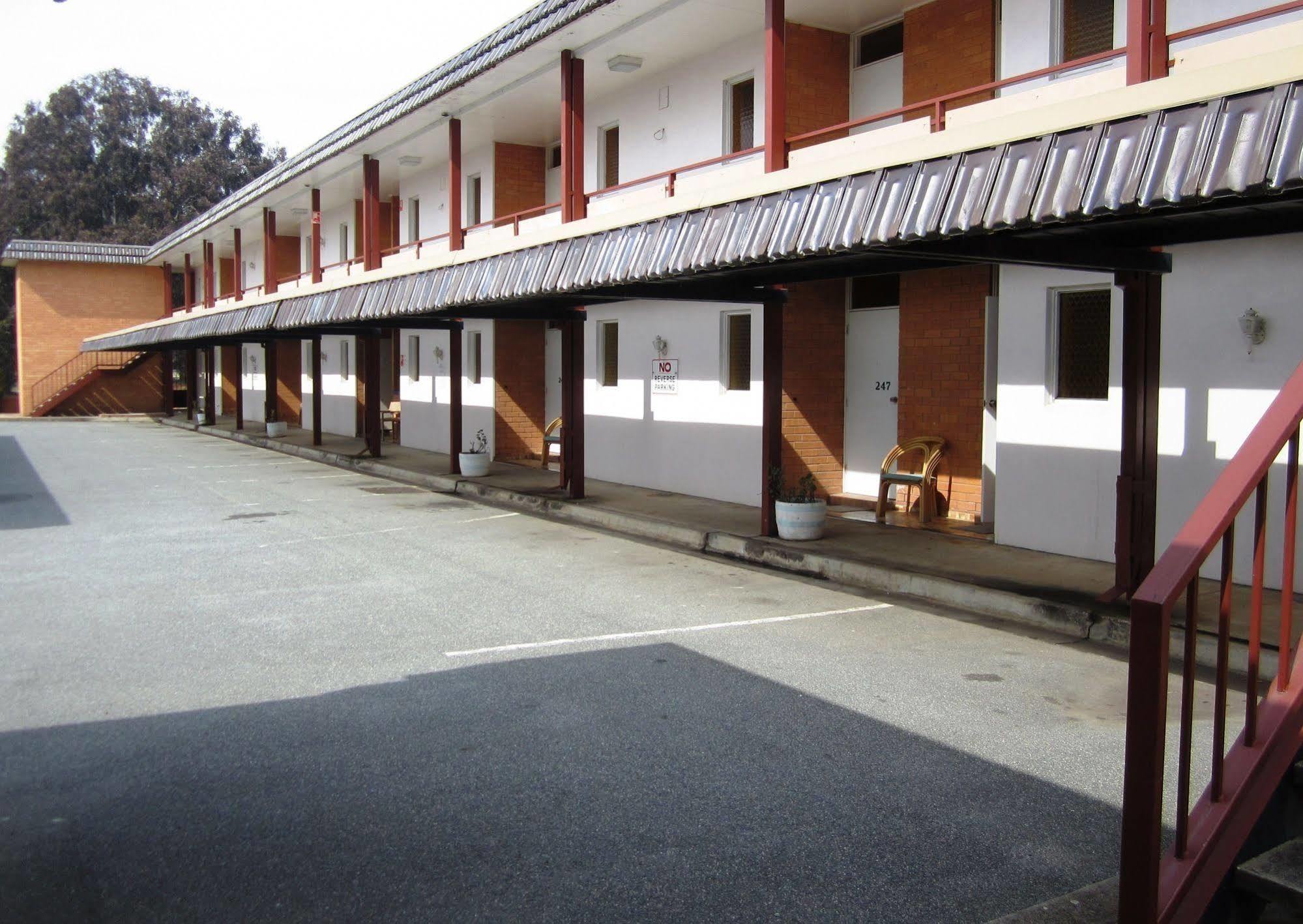 Canberra Lyneham Motor Inn المظهر الخارجي الصورة